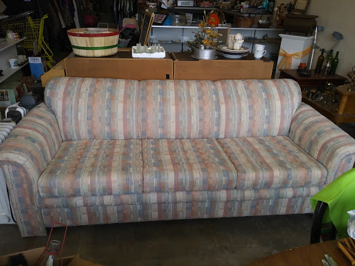 Home Goods Store «Paws & Claws Thrift Store», reviews and photos, 132 E Broad St, Groveland, FL 34736, USA