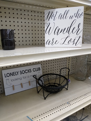 Thrift Store «Goodwill - Glendale», reviews and photos, 1622 W Glenoaks Blvd, Glendale, CA 91202, USA