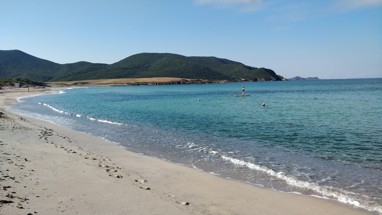 Foto di Capo Di Feno con una superficie del sabbia beige