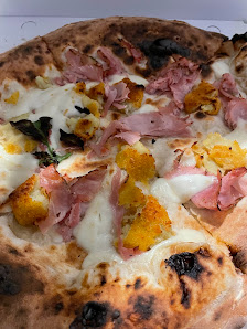 Stand- APE PIPPO- Pizza Via Martiri d'Ungheria, 54, 04021 Castelforte LT, Italia