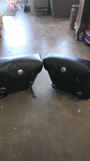 Home Goods Store «Paws & Claws Thrift Store», reviews and photos, 132 E Broad St, Groveland, FL 34736, USA