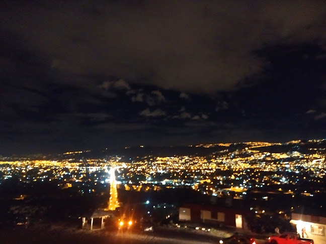 Parqueadero de la Capilla de la Cruz del Ilaló - Quito