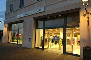 Nike Factory Store Sicilia image