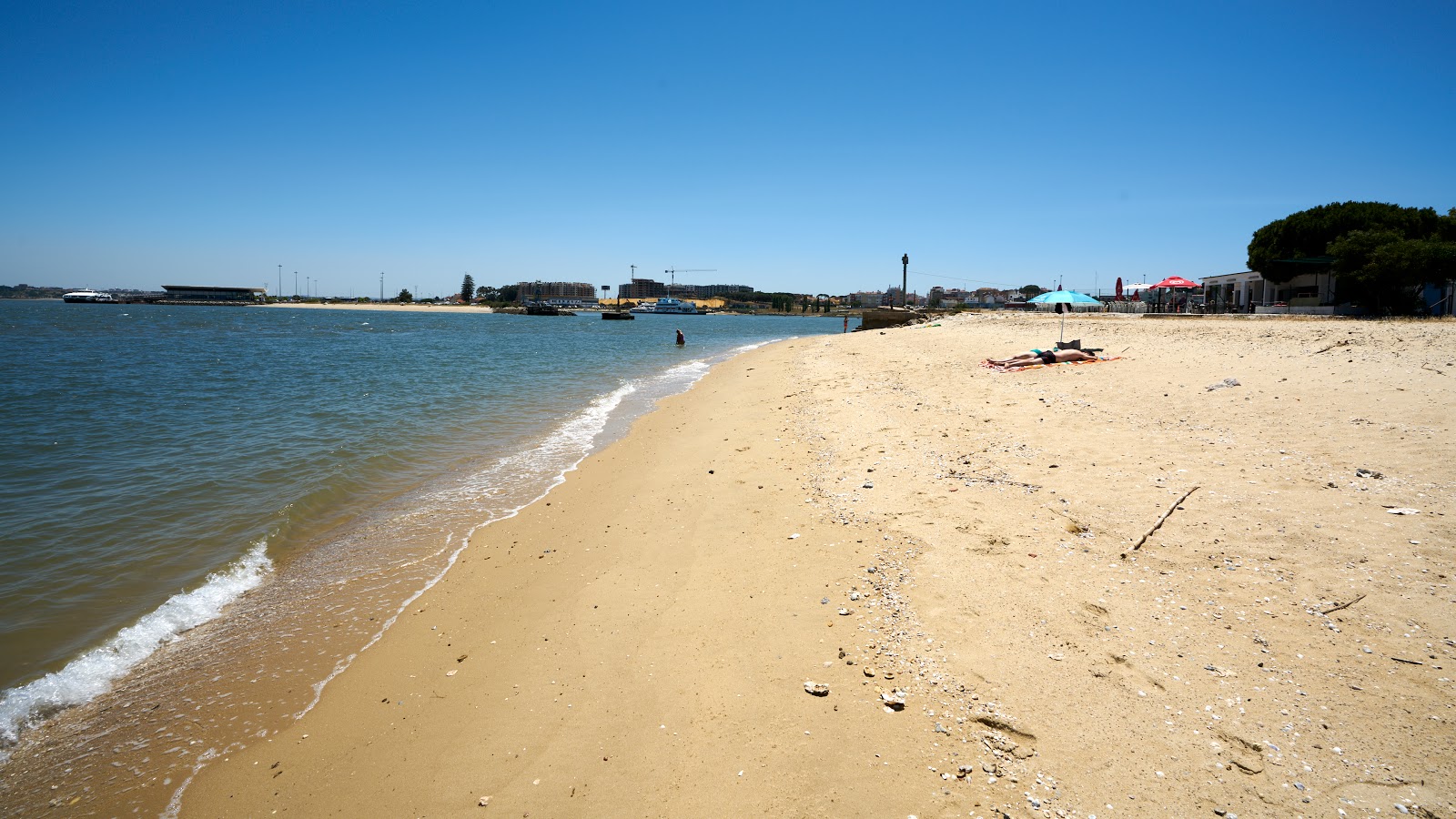 Photo de Praia da Ponta dos Corvos et le règlement