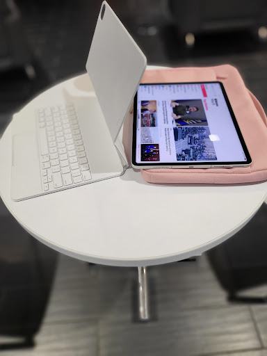 Computer Store «Apple Crabtree Valley Mall», reviews and photos, 4325 Glenwood Ave, Raleigh, NC 27612, USA