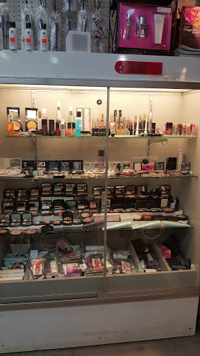 Flea Market «Shelby County Flea Market», reviews and photos, 820 Buck Creek Rd, Simpsonville, KY 40067, USA