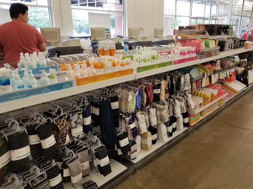 Clothing Store «Old Navy», reviews and photos, 6711 Frontier Dr, Springfield, VA 22150, USA