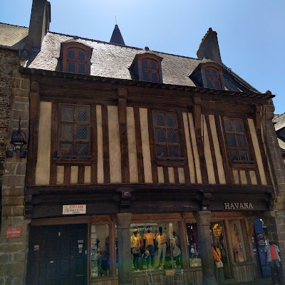 Au 25 à Dol-de-Bretagne