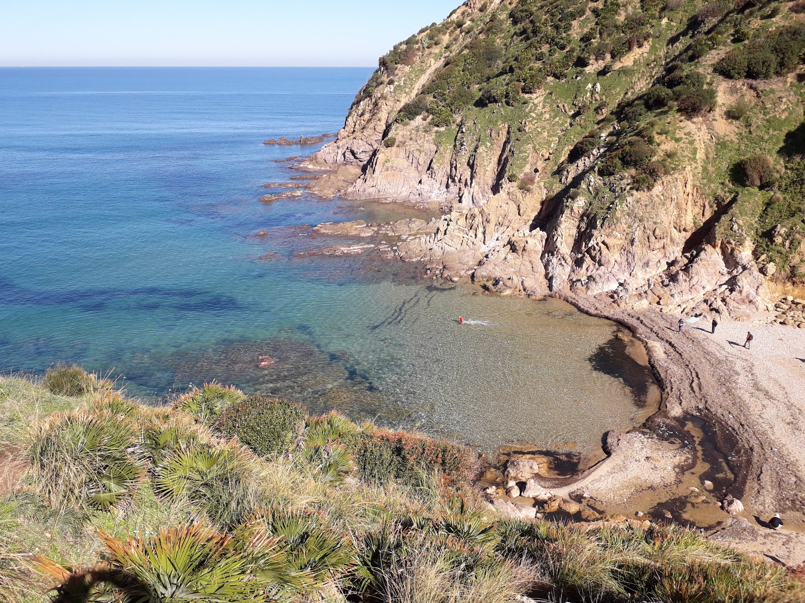 Foto di Les Calatines con una superficie del ciottolo fine bianco