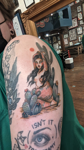 Tattoo Shop «Icon Tattoo Studio», reviews and photos, 813 N Russell St, Portland, OR 97227, USA