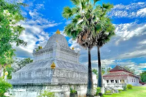 Wat Makmo image