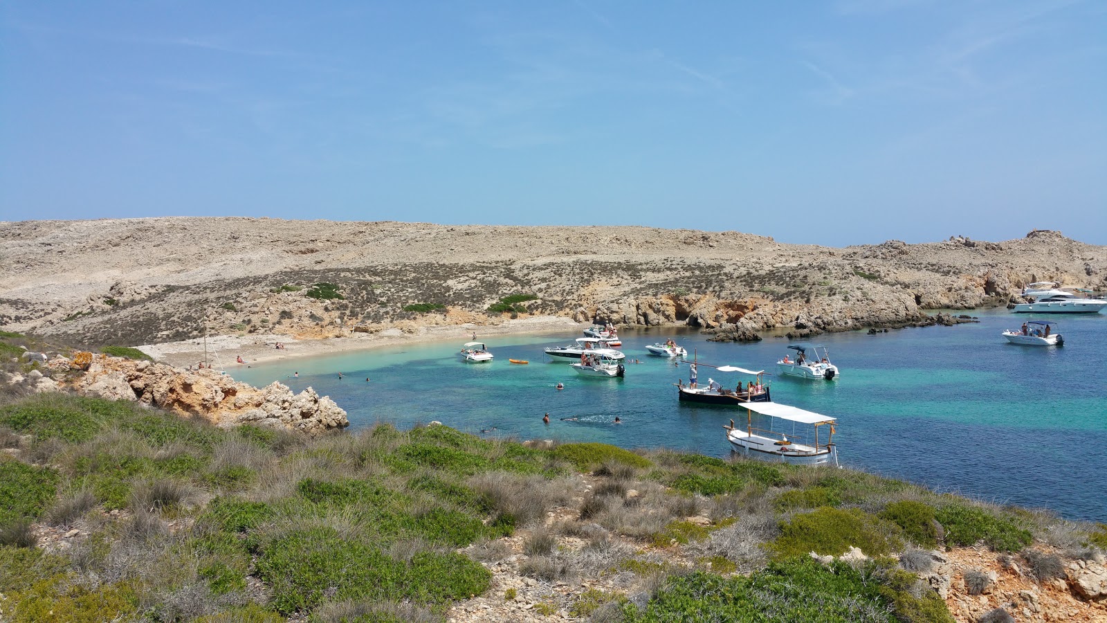 Foto von Cala'n Tosqueta mit etwas sauber Sauberkeitsgrad