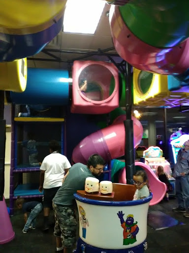 Shopping Mall «Villaggio Shopping Center», reviews and photos, 7959 N Blackstone Ave, Fresno, CA 93720, USA