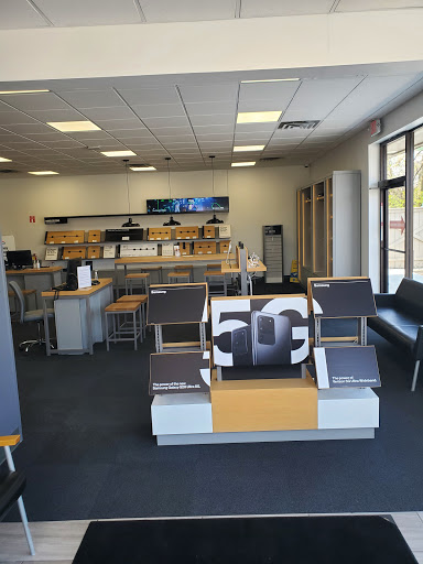 Cell Phone Store «Verizon Authorized Retailer - Wireless Zone», reviews and photos, 212 S Main St, Ann Arbor, MI 48104, USA