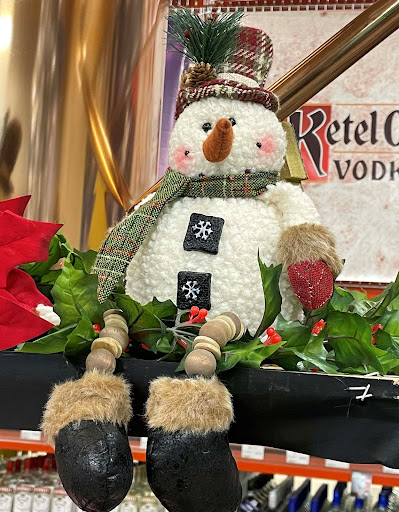 Liquor Store «Whitehouse Liquor & Wine», reviews and photos, 650 Hylan Dr, Rochester, NY 14623, USA