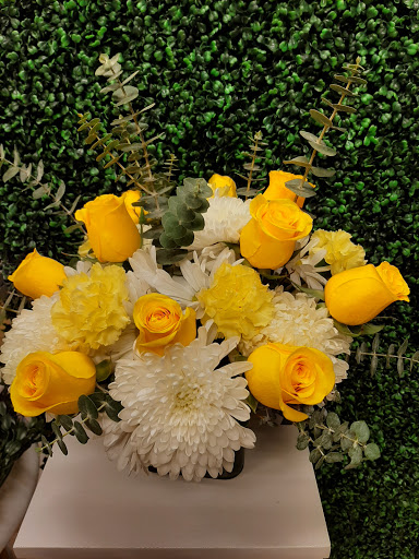 Florist «Annie Occasion for Any Occasion», reviews and photos, 148 S Bloomingdale Rd #110, Bloomingdale, IL 60108, USA