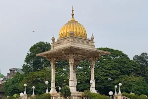 Statue of Chamarajendra Wodeyar image