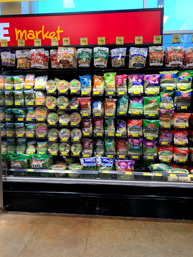 Grocery Store «Grocery Outlet Bargain Market», reviews and photos, 355 N Citrus Ave, Azusa, CA 91702, USA