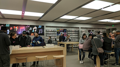 Computer Store «Apple Somerset», reviews and photos, 2800 W Big Beaver Rd, Troy, MI 48084, USA