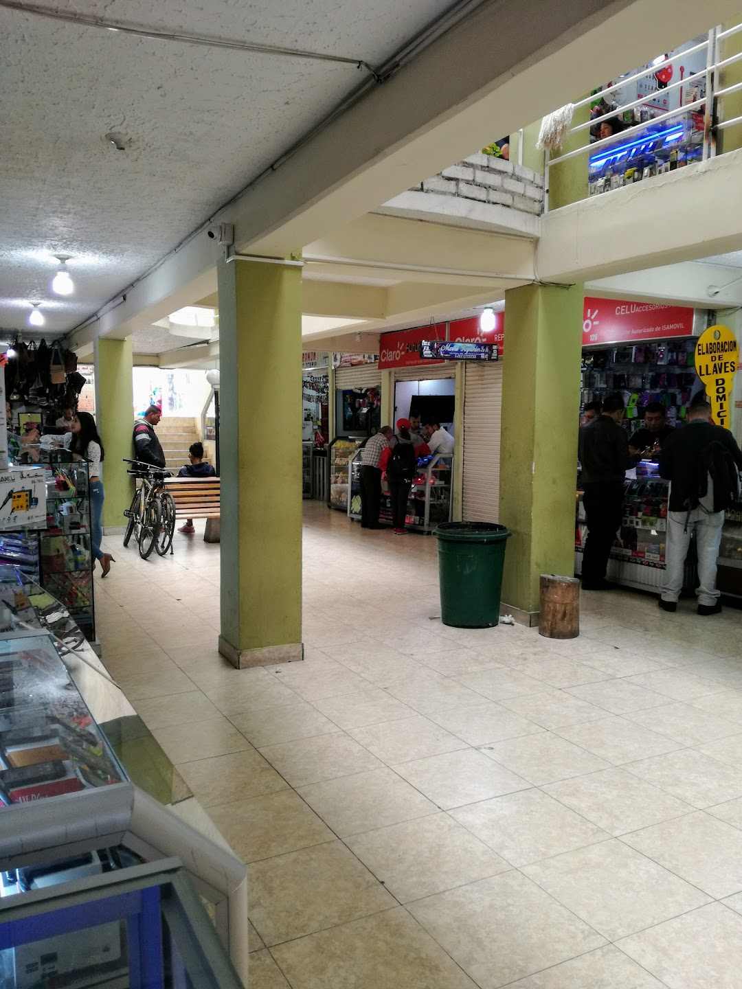 Centro Comercial La 16