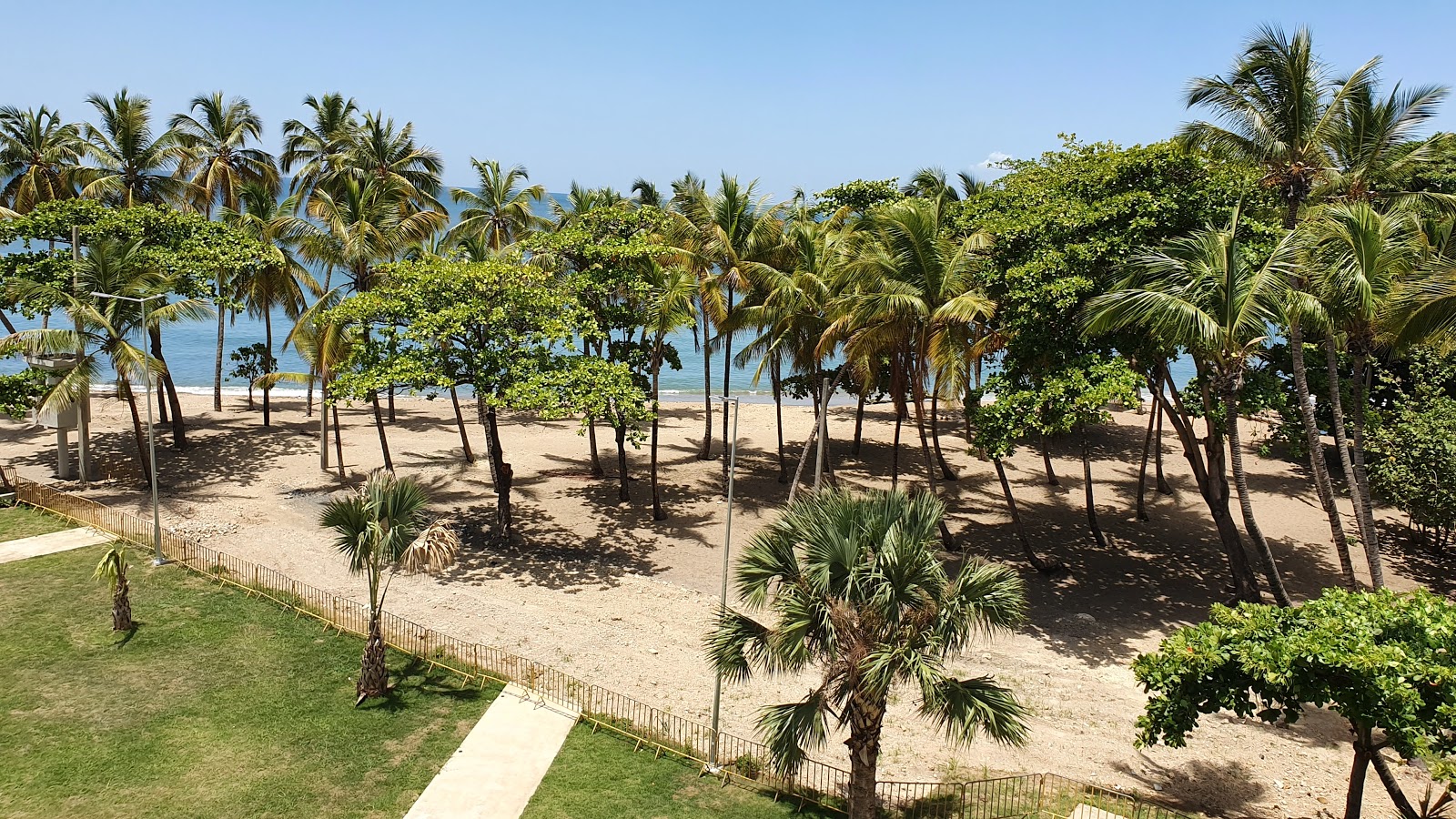 Foto von Montesinos beach mit feiner beiger sand Oberfläche