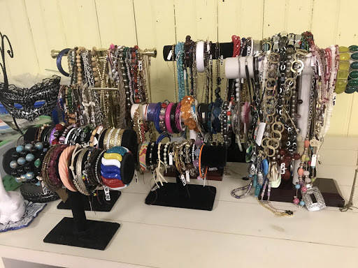 Thrift Store «Via Thrift Store - Fountain Hill», reviews and photos, 1401 Broadway, Fountain Hill, PA 18015, USA