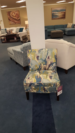 Furniture Store «Raymour & Flanigan Furniture and Mattress Store», reviews and photos, 1459 Niagara Falls Blvd, Amherst, NY 14228, USA