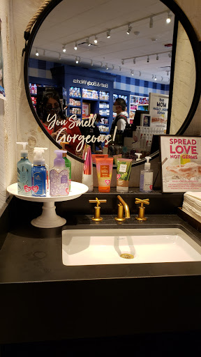 Beauty Supply Store «Bath & Body Works», reviews and photos, 31 N Michigan Ave, Atlantic City, NJ 08401, USA