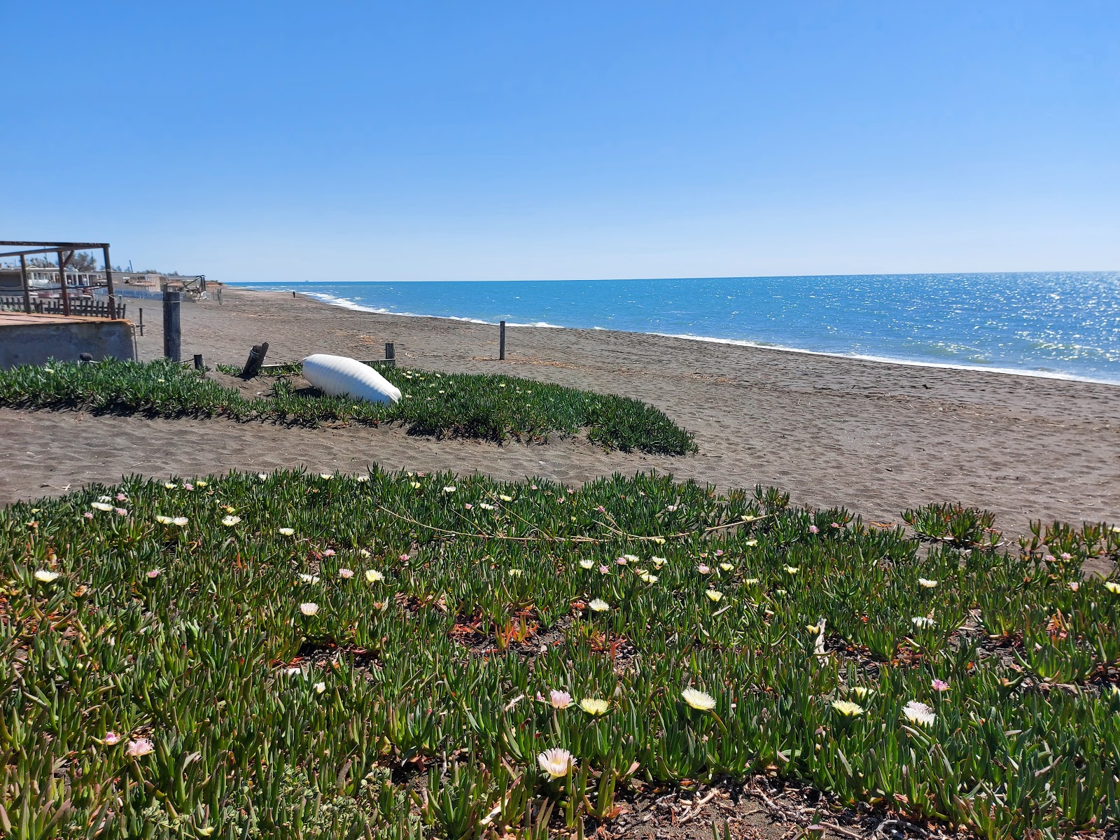 Photo de Spiaggia di Ladispoli zone de station balnéaire