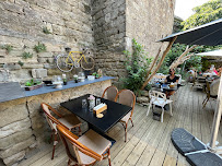 Atmosphère du Restaurant Le Jardin De La Tour du Plô à Carcassonne - n°17
