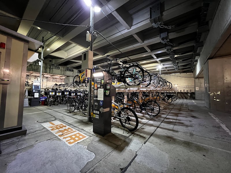 ES21 都庁前駅高架下自転車駐輪場