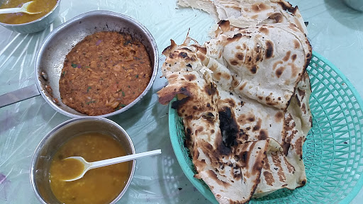 مطعم شموخ القوافل للاكلات الشعبية 