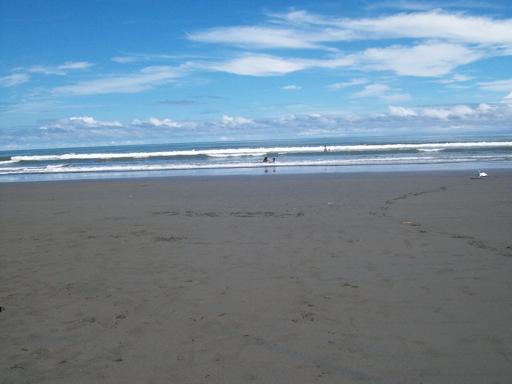 Foto di Mechapa beach sorretto da scogliere