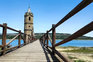 Pantano del Ebro image
