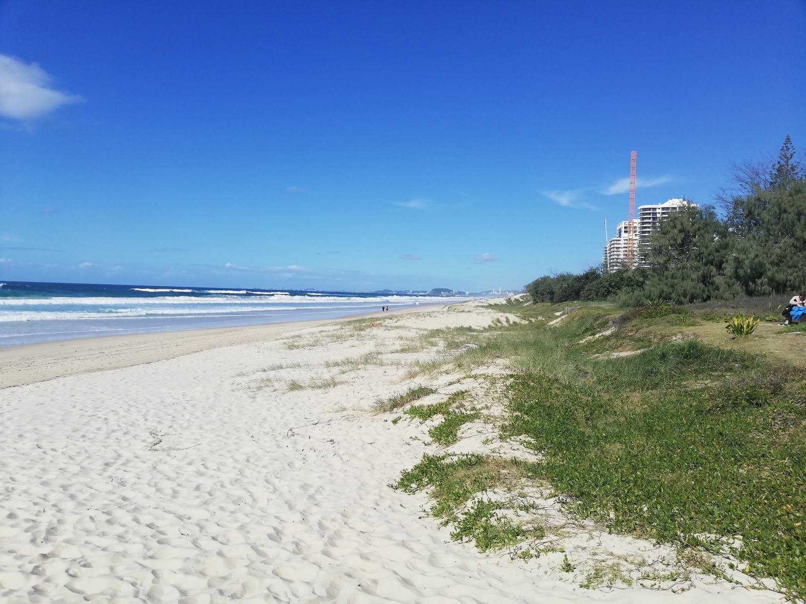 Fotografija BroadBeach z svetel fin pesek površino