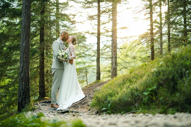 Comentarii opinii despre Esküvői fotós - Esküvő fotózás ajándék jegyes fotózás