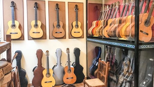 Guitar making courses - Luthier workshop of Granada