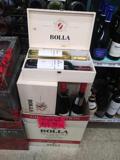 Liquor Store «Town & Country Liquors», reviews and photos, 2944 W 47th St, Chicago, IL 60632, USA