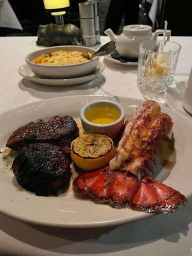 Filet mignon n lobster wit hot melted butter 