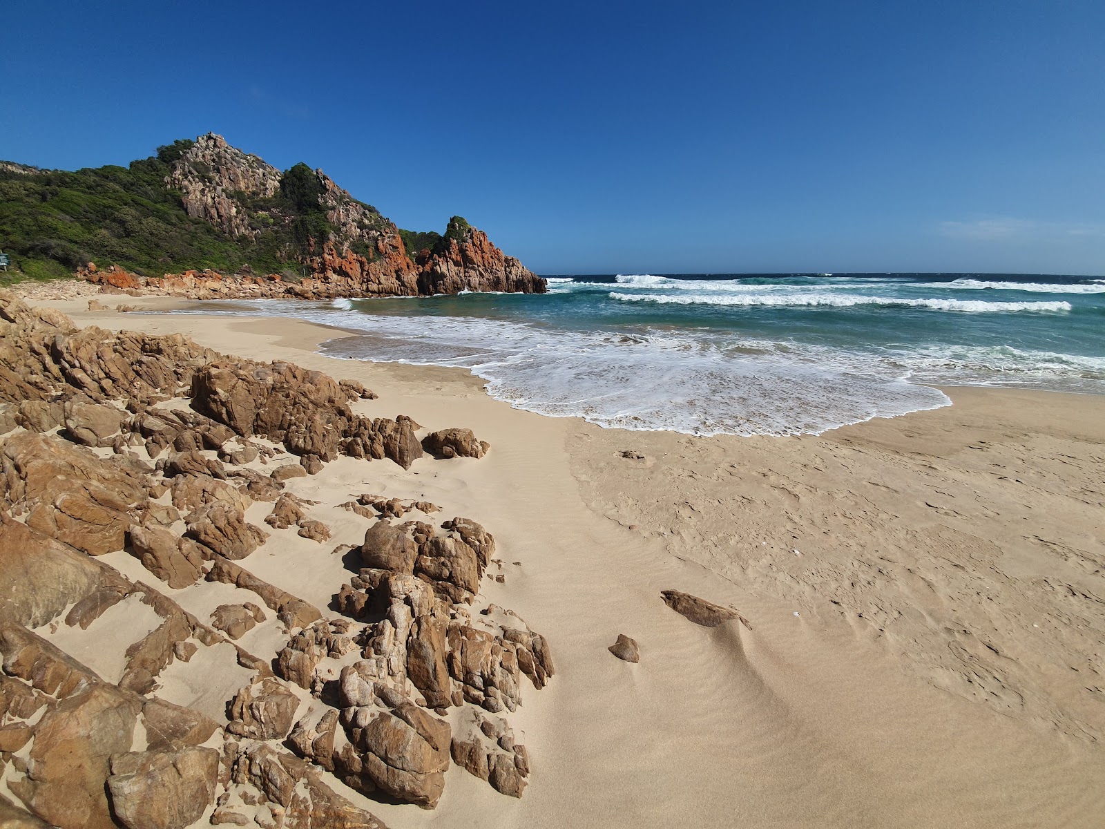 Foto di Knoetzie beach con una superficie del sabbia fine e luminosa