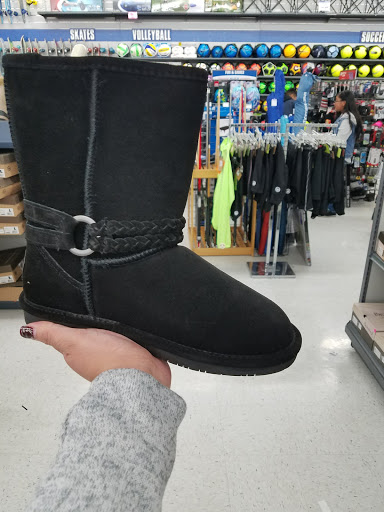 Sporting Goods Store «Big 5 Sporting Goods», reviews and photos, 2801 W Nob Hill Blvd, Yakima, WA 98902, USA