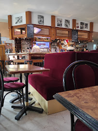 Atmosphère du Café Restaurant Le Saint Germain à Tours - n°1