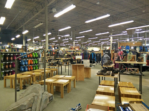 Camping Store «REI», reviews and photos, 17W160 W 22nd St, Oakbrook Terrace, IL 60181, USA