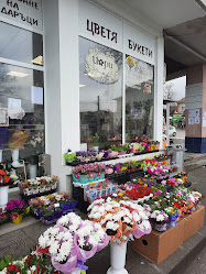 Магазин за цветя и подаръци "Йори"