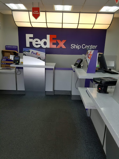 Shipping and Mailing Service «FedEx Ship Center», reviews and photos, 17170 Westview Ave, South Holland, IL 60473, USA
