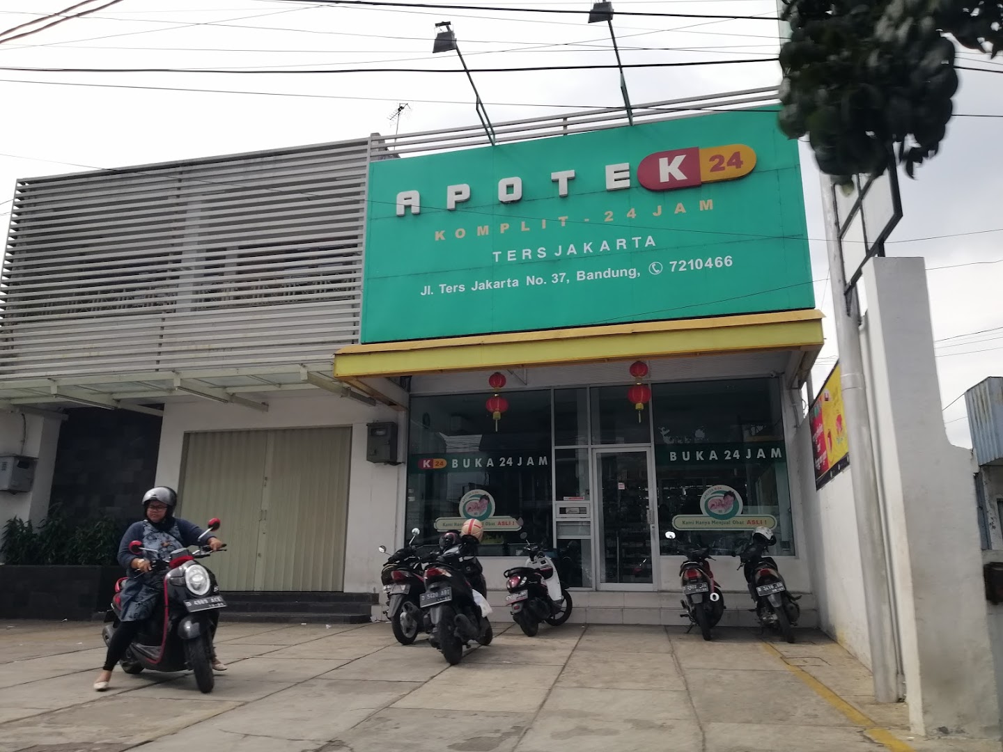 Apotek K-24 Ters Jakarta Photo