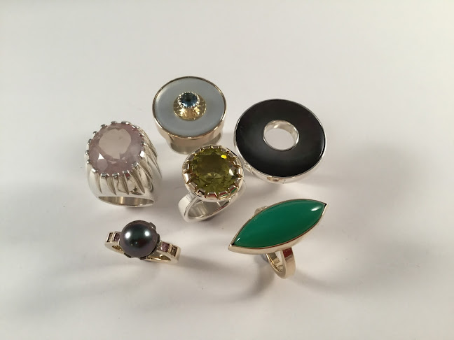 Comments and reviews of Metal & Stone Jewellery Studio