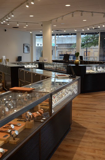 Jewelry Store «Oak Park Jewelers», reviews and photos, 101 S Marion St, Oak Park, IL 60302, USA