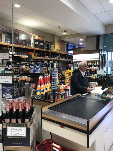 Grocery Store «Beverly Hills Market & Deli», reviews and photos, 303 N Crescent Dr, Beverly Hills, CA 90210, USA