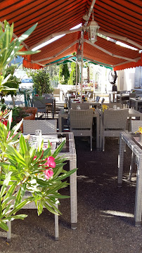 Atmosphère du Restaurant Les Marronniers à Saint-Sauveur-de-Montagut - n°5